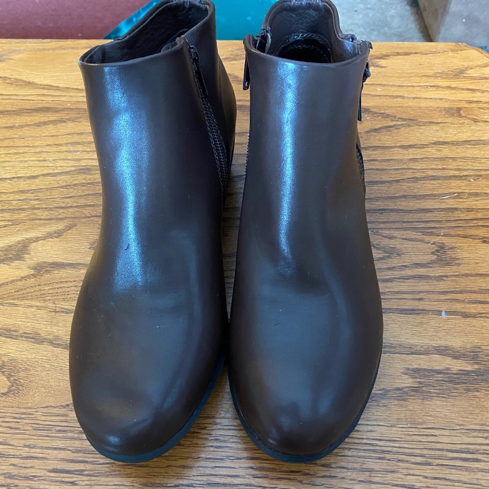 Brown boots size 8
